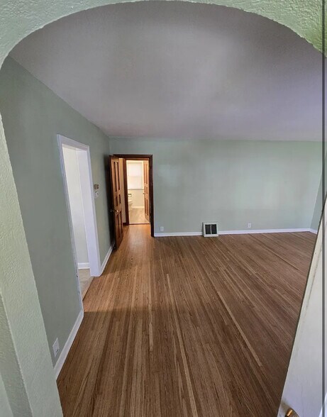 Building Photo - 23821 W Amboy St