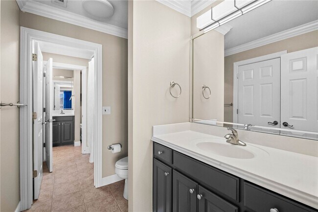 Building Photo - 6683 W Valley View Rd