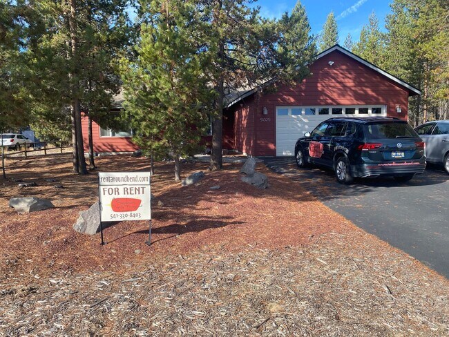 Primary Photo - Quiet setting in La Pine!