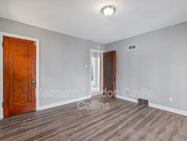 Building Photo - 5951 Park Ln