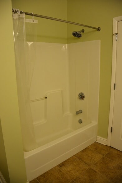 Building Photo - 5570 Centre Ave