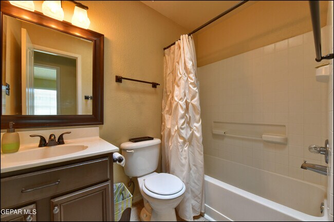 Building Photo - 683 Teichelkamp Dr