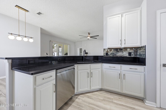Building Photo - 14447 Cherry Lake Dr W