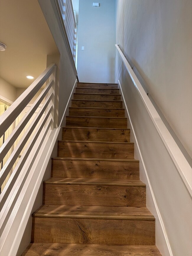 Building Photo - 489 McClatchy Way