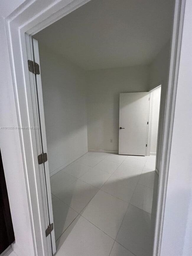 Building Photo - 851 NE 1st Ave