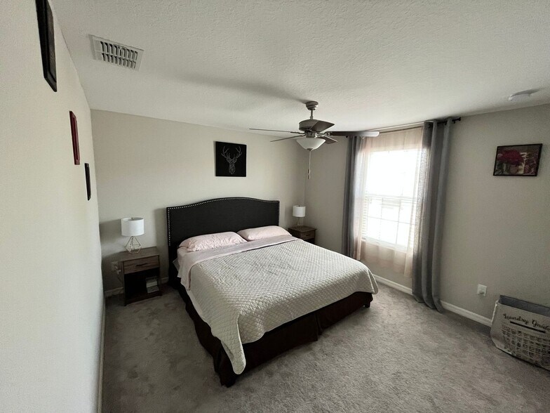 Building Photo - 10521 Strawberry Tetra Dr