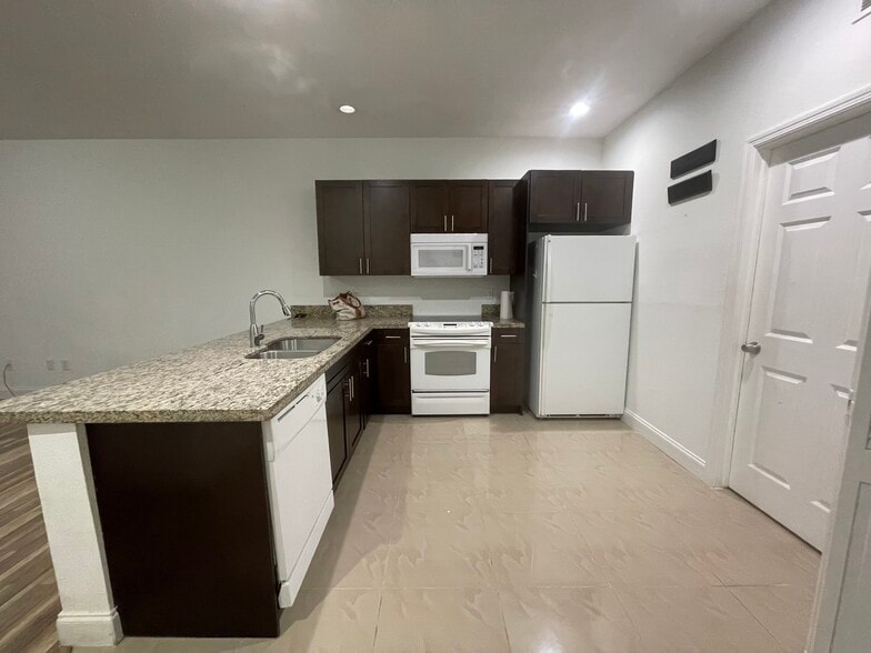 Building Photo - 1955 Marsh Harbor Dr