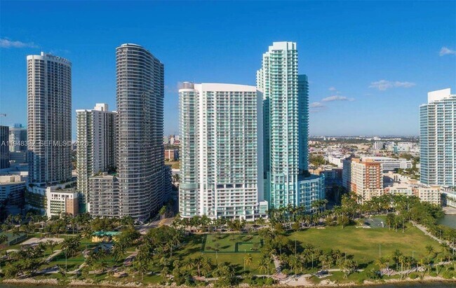 Building Photo - 1900 N Bayshore Dr