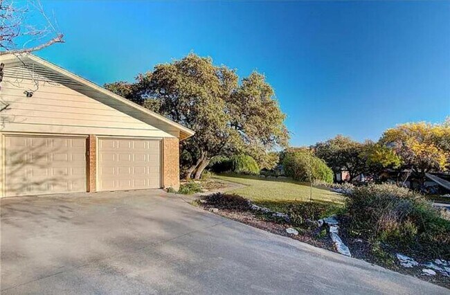 Building Photo - 7008 Grove Crest Dr