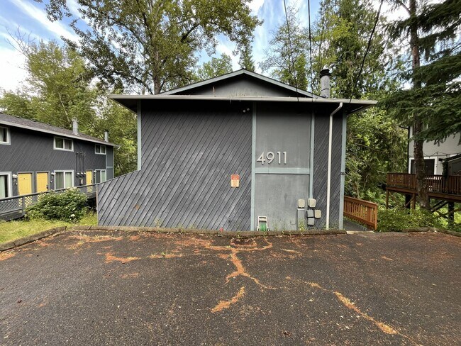 Building Photo - 4911 SW Beaverton Hillsdale Hwy