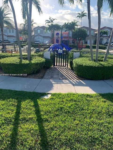 Building Photo - 10865 NW 84th St