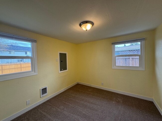 Building Photo - Charming Tacoma Home with Fireplace & Detached Shop