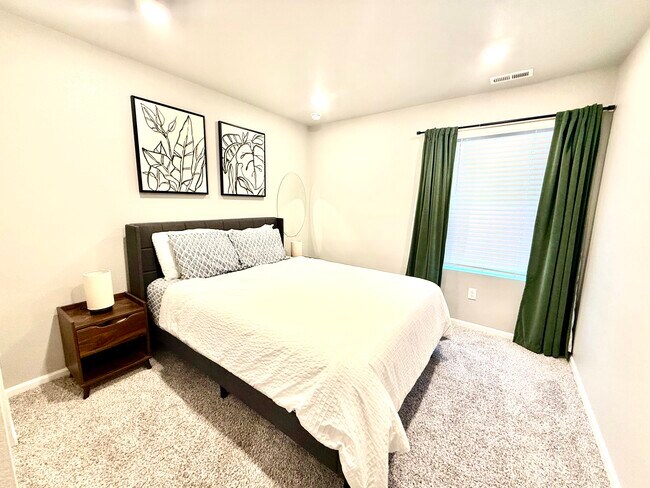 Building Photo - 12248 Dairy St