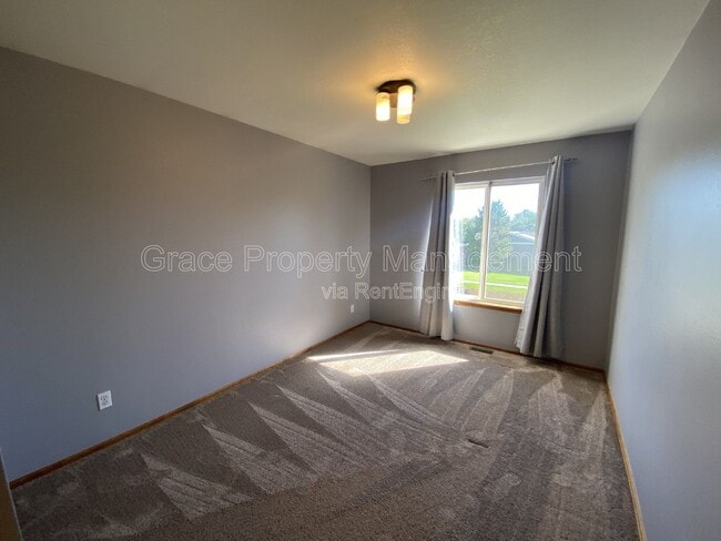 Building Photo - 13052 Grape Ct