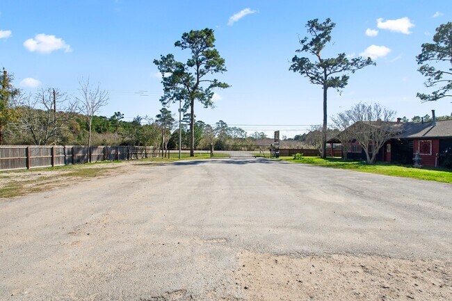 Building Photo - 6830 Hwy 35 Bypass