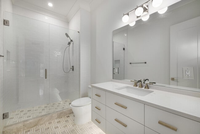 Building Photo - 306 Pinecrest Rd NE