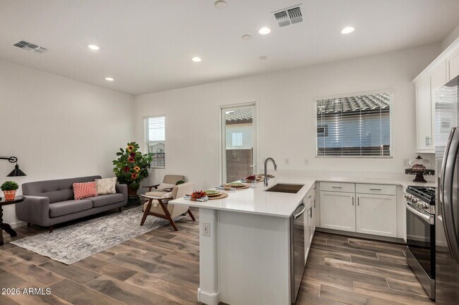 Building Photo - 2968 E Lucky Horseshoe Ln