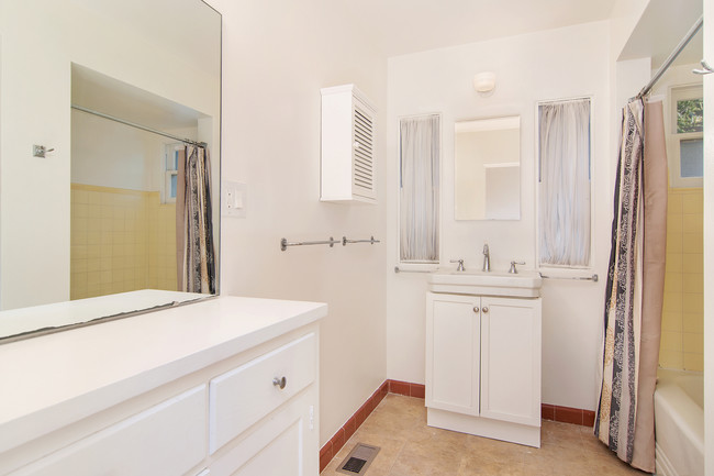 Building Photo - 2417 Arista Ct