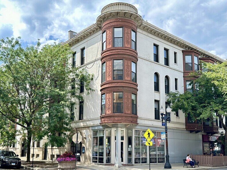 Primary Photo - 604 W Surf St
