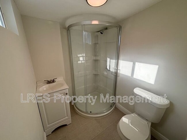 Building Photo - 710 1/2 Cypress Ave