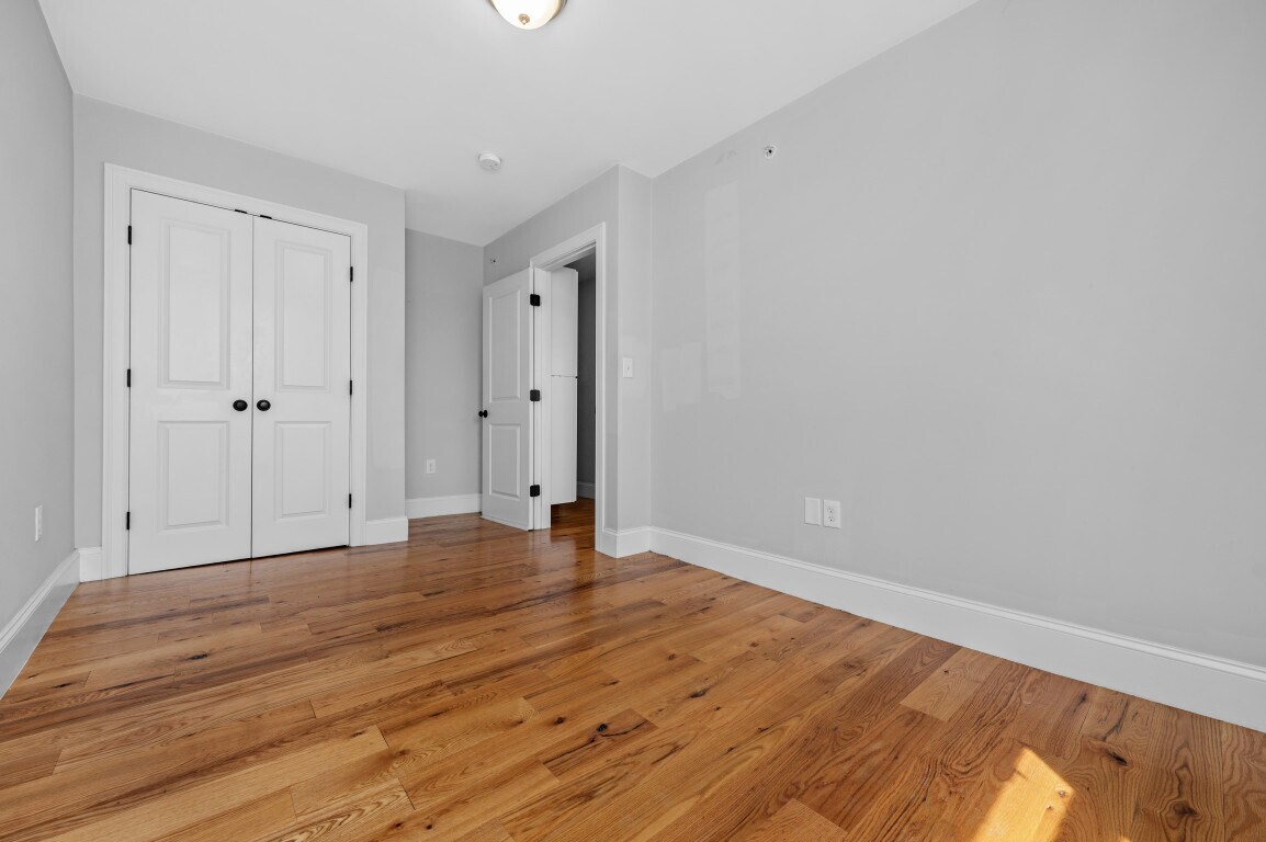 Building Photo - 148 Bremen St