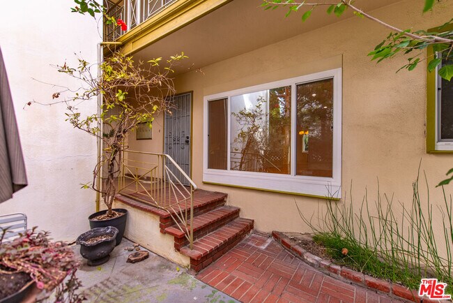 Building Photo - 1208 N Crescent Heights Blvd