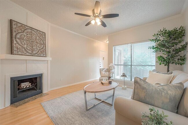 Building Photo - 2125 Augusta Dr