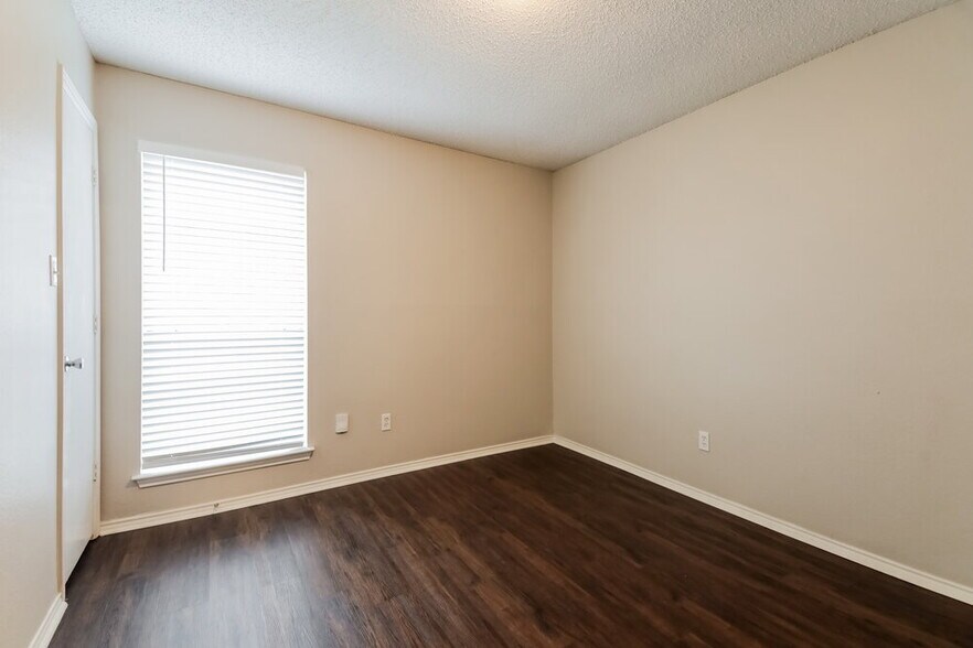 Building Photo - 2824 Bent Brook Dr