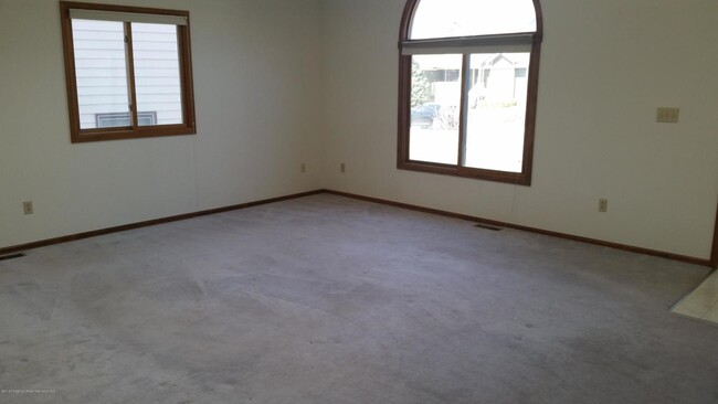 Building Photo - 157 Current Dr
