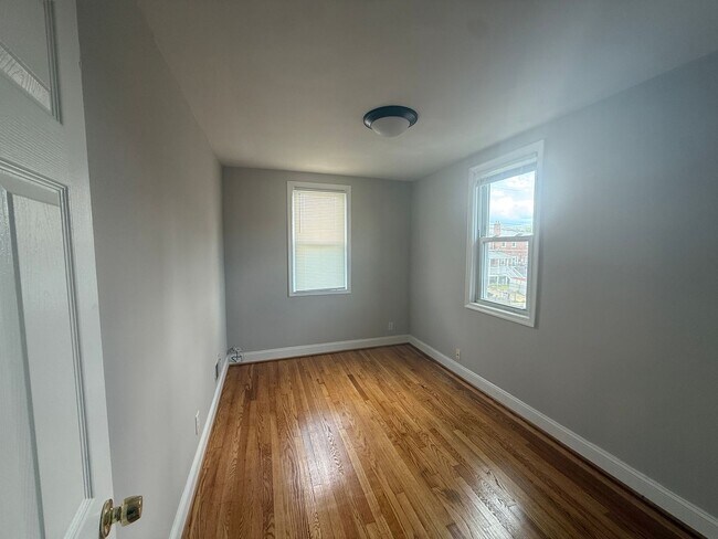 Building Photo - End Unit 3BR Townhome in Dundalk | Fresh Paint, Refinished Hardwood Floors, Fenced Yard, Off-Stre...