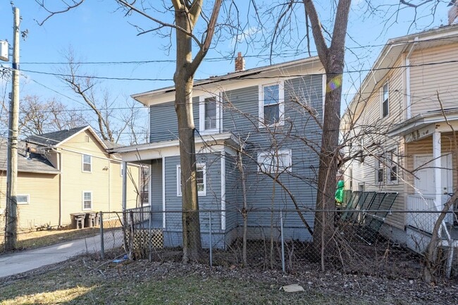 Building Photo - MOVE-IN SPECIAL - NEW LISTING! 4 BEDROOM HOME