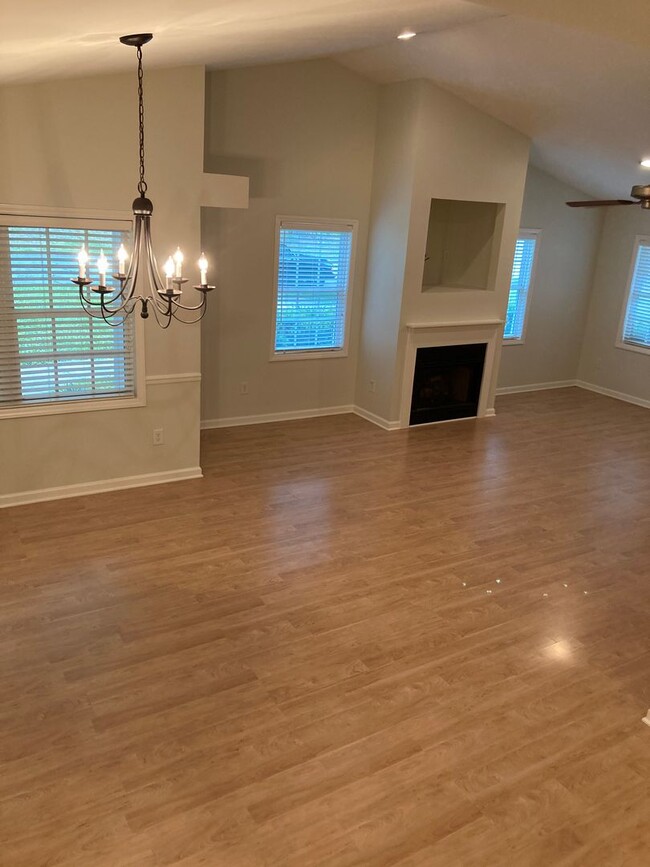 Building Photo - Lindley Park 3 bedroom