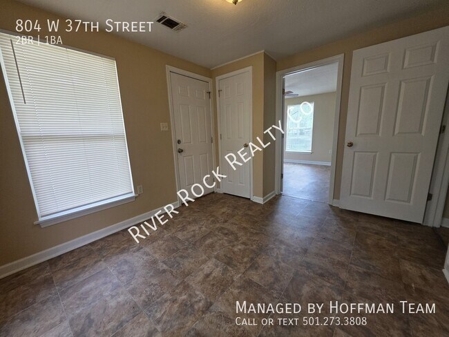 Building Photo - 804 W 37th St