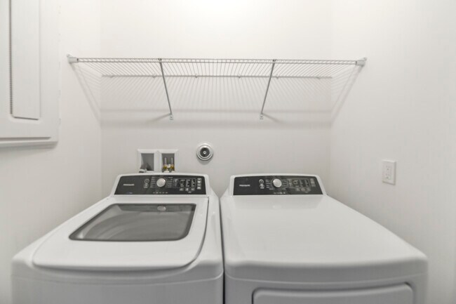 Building Photo - 4519 Hollister Ave