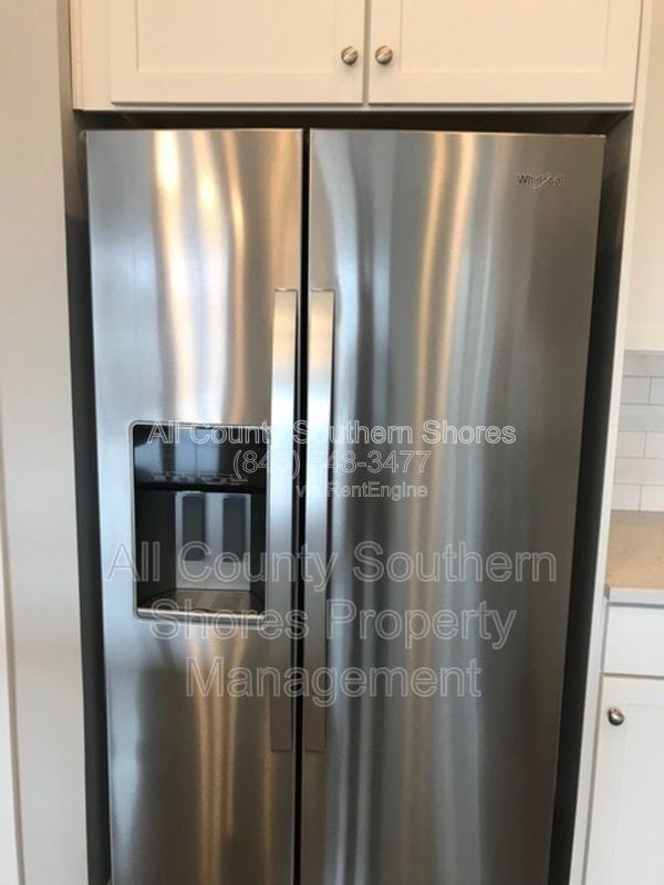 Building Photo - 877 Devon Estate Ave