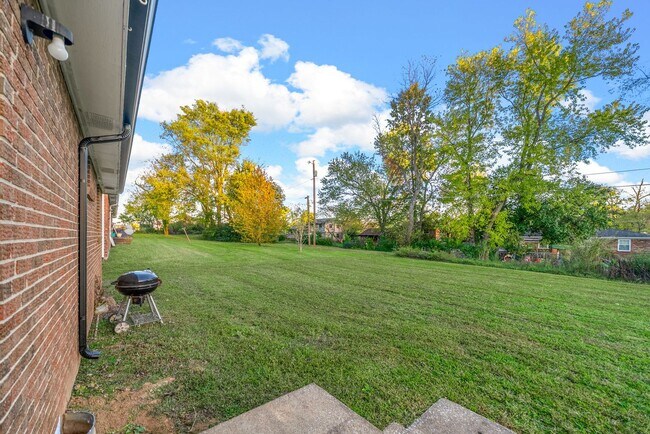 Building Photo - 110 Tandy Dr