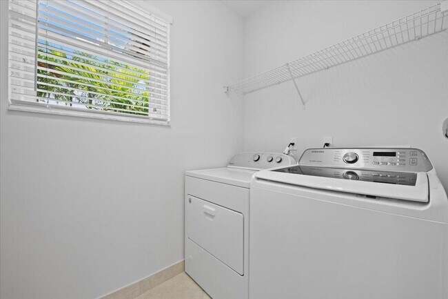 Building Photo - 877 Taft Ct