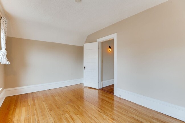 Building Photo - Gorgeous Uptown 4-bed 2-bath Single-Family House w/ Garage + Fenced-In Yard