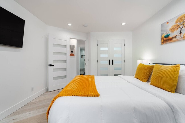 Building Photo - 4016 Eaton Dr