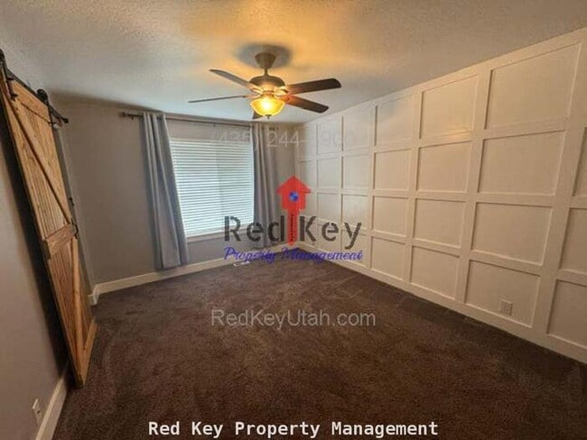 Building Photo - 176 Country Club Dr
