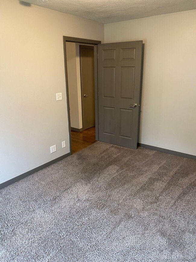 Building Photo - Fully Updated 3 Bedroom 1 Bath House for Rent