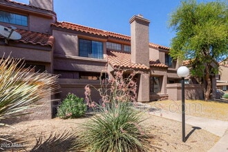 Building Photo - 609 E Mesquite Cir