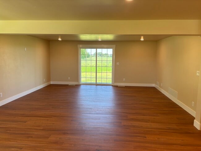 Building Photo - 5265 S 4300 W