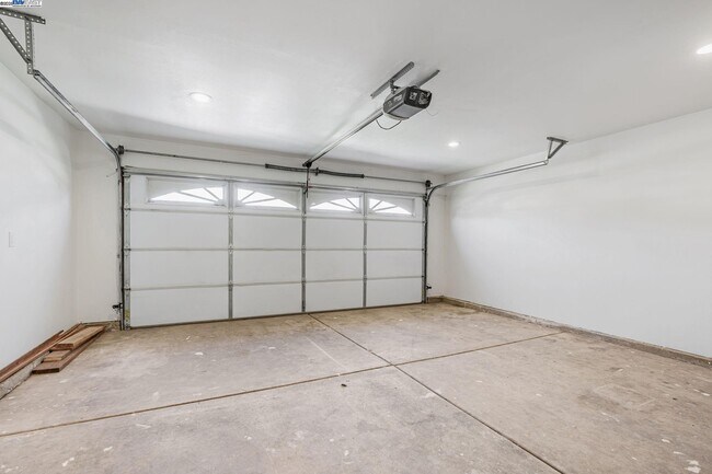 Building Photo - 390 Grovewood Loop N