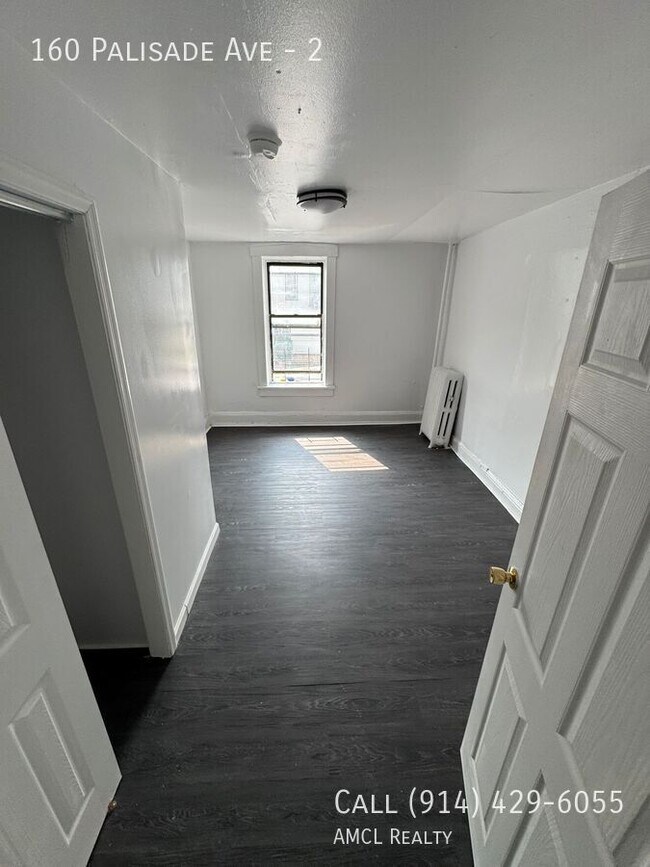Building Photo - 160 Palisade Ave