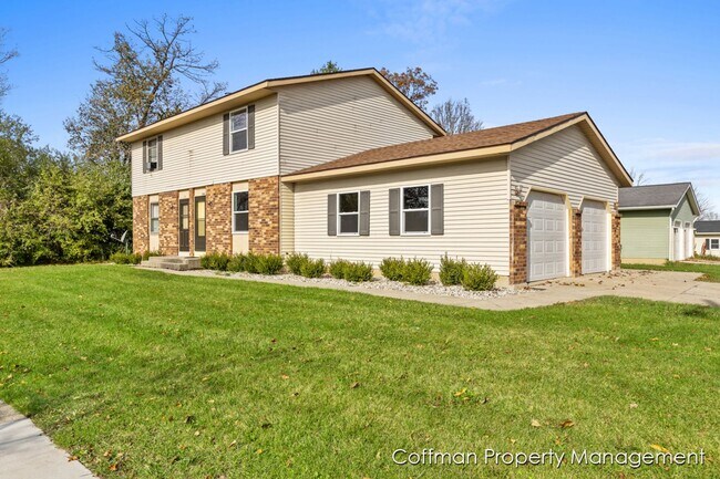 Building Photo - 2511-2513 Ridgefield Dr NE