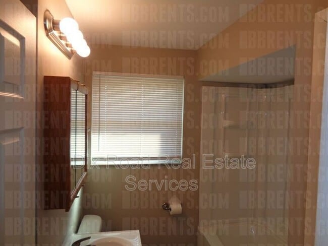 Building Photo - 374 Rockford Dr