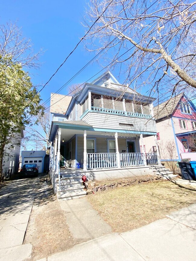 Building Photo - 110-112 Loomis Street