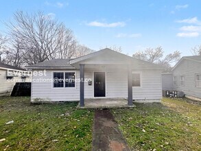 Building Photo - 3 Bed, 2 Bath Home with Fenced Yard / Pet-Friendly / Vouchers Accepted / Available Now!
