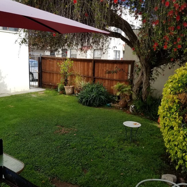 Building Photo - 1014 Newport Ave